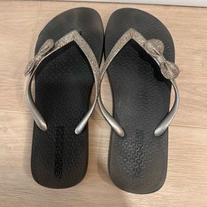 Havaiana glitter bow flip flops Sz 36